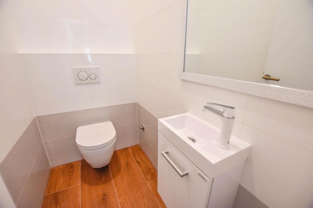 Apartment L And S On The Beach Ugrinici Esterno foto