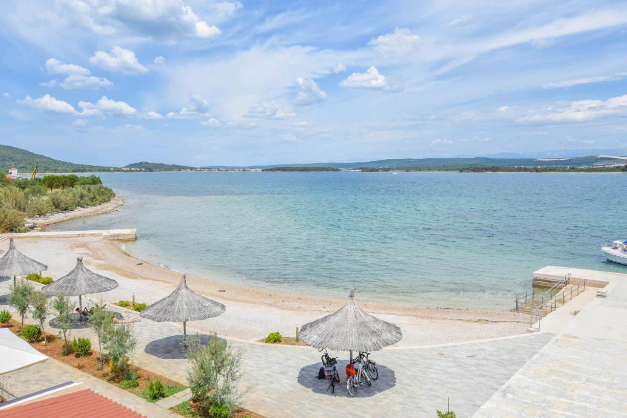 Apartment L And S On The Beach Ugrinici Esterno foto