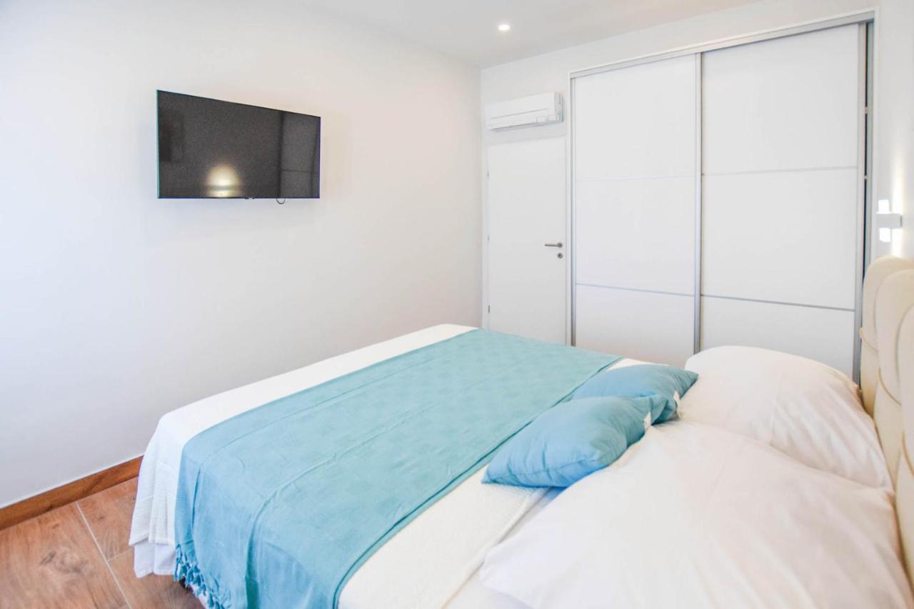 Apartment L And S On The Beach Ugrinici Esterno foto