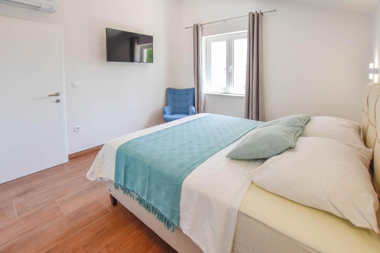 Apartment L And S On The Beach Ugrinici Esterno foto